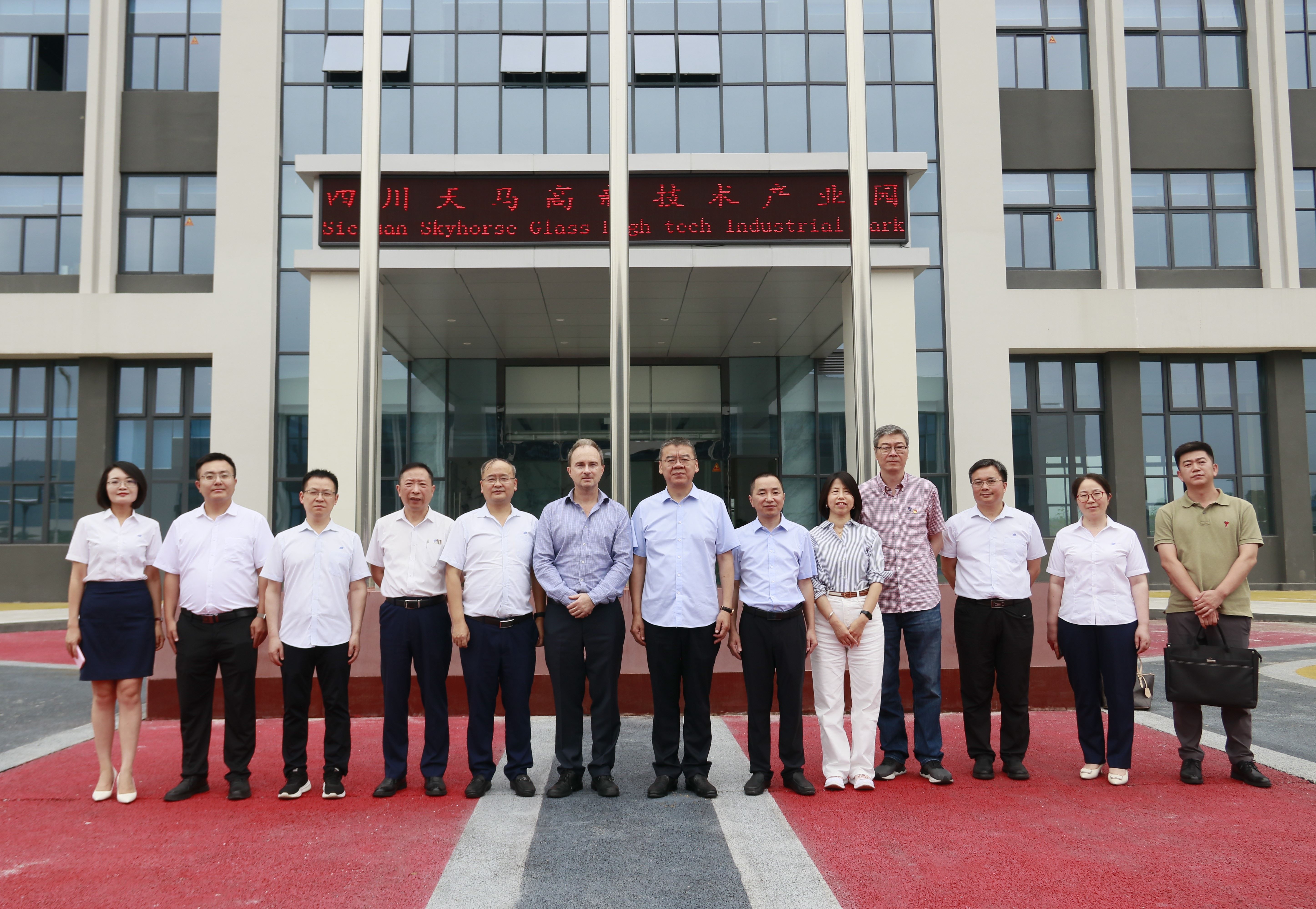 四川天馬公司第五屆董事會第三次會議成功召開(圖3) 四川天馬公司第五屆董事會第三次會議成功召開(圖3)